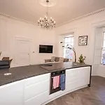Luxury 1 Bedroom Ground Floor Apartment